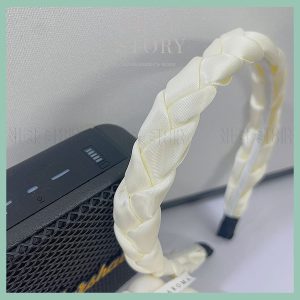 Băng đô vải đan bím tóc màu trắng sữa nhẹ nhàng