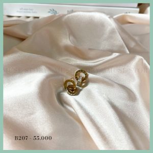 Khuyên chất liệu titan, thiết kế 1:1 với dáng Cartier rất đẹp