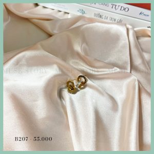 Khuyên titan, thiết kế 1:1 với dáng Cartier chuẩn