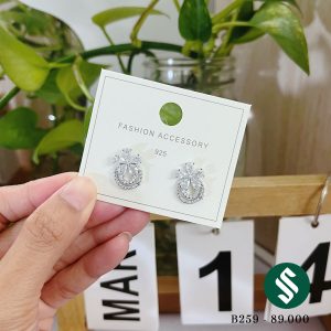 Thiết kế vòng hoa, đính đá full 5 cánh hoa sang trọng và nổi bật B259