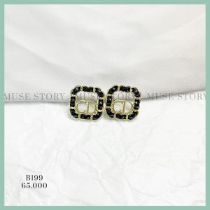 Khuyên tai chữ CD đan da cá tính và nổi bật màu đen