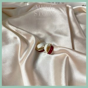 Khuyên tai mặt đá hai vòng cung đỏ