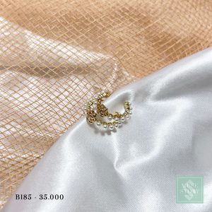 Khuyên tai vòng hạt ngọc hoa mai với thiết kế nhỏ xinh cho những style nhẹ nhàng