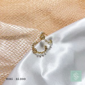 Khuyên tai vòng hạt ngọc hoa mai với thiết kế nhỏ xinh, style nhẹ nhàng trong trẻo B185