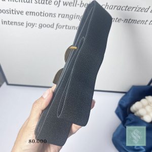 Thắt lưng tag CC bản to, phía sau là đai thun cân mọi vóc dáng.