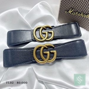 Thắt lưng tag GG bản to, phía sau là đai thun cân mọi vóc dáng. Đây là món phụ kiện không thể thiếu cho trang phục của bạn