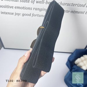 Thắt lưng tag DG bản to, phía sau là đai thun cân mọi vóc dáng.