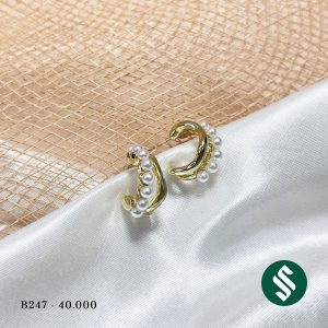 Khuyên tai khoen vàng hạt ngọc nhỏ li ti, vòng khoen cứng cáp ánh vàng sáng cho bạn thêm phần thu hút B247