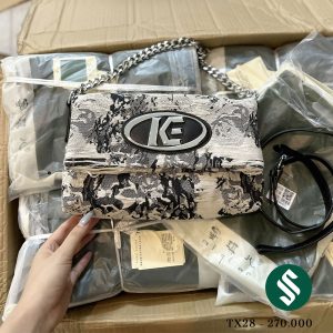 Túi jeans loang K.E chất jeans loang siêu đẹp và mềm mại.