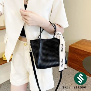 Set túi Chia’2nd kèm ví siêu xinh màu đen tuyền diện cùng các set đồ trắng rất thời trang