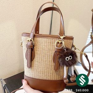 Túi cói đế da  lèm móc treo gấu xinh xắn có 2 màu