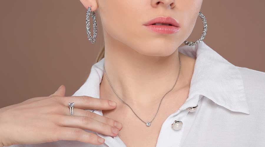 Phụ kiện thời trang là điểm nhấn giúp thể hiện cá tính phong cách của bạn