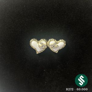 Khuyên tai trái đá với hạt đá trắng đục kèm tag CC ánh vàng nổi bật chất liệu hợp kim cao cấp