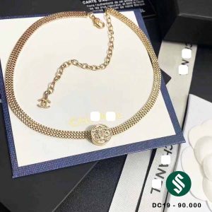 phong cách sang trọng hơn với choker