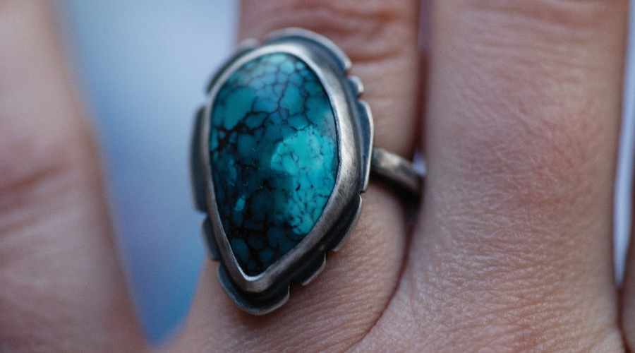 nhẫn đính hạt đá tự nhiên