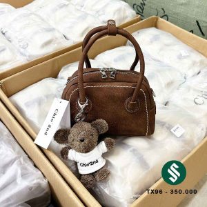 túi chio 2 quai charm gấu da sần nâu đa ứng dụng cho các nàng