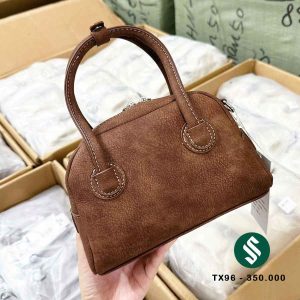 túi chio 2 quai charm gấu da sần nâu có da sần sờ vào cảm giác dễ chịu