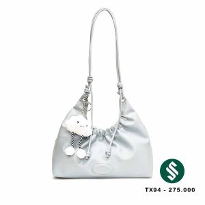 túi xách màu trắng charm mây