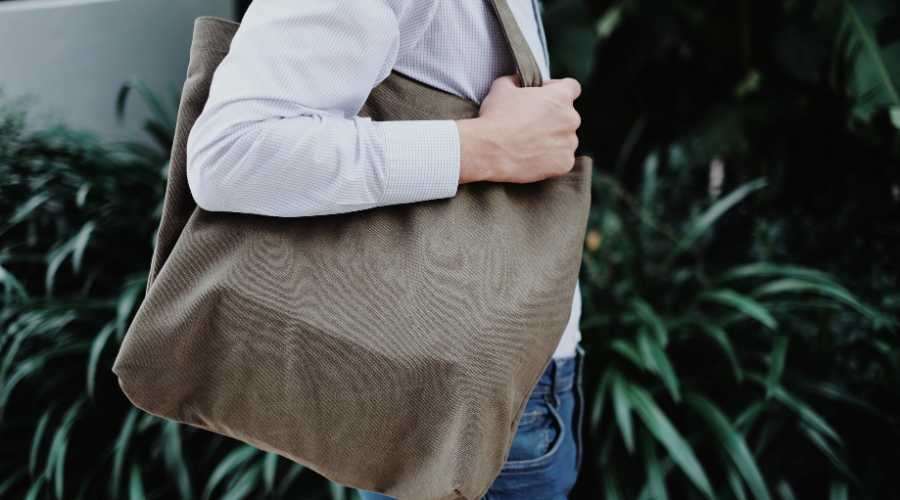 dùng túi tote để đựng dụng cụ đi học đi làm